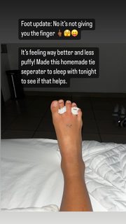 Ariel Tweto feet photo thumbnail