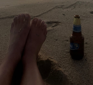 Ariel Tweto feet photo thumbnail