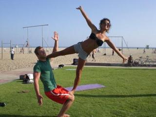 Ariel Tweto feet photo thumbnail