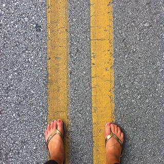 Ariel Tweto feet photo thumbnail