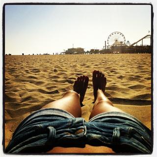 Ariel Tweto feet photo thumbnail