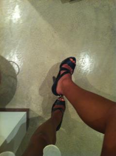 Ariel Tweto feet photo thumbnail