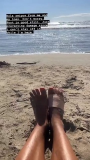 Ariel Tweto feet photo thumbnail