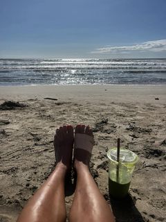 Ariel Tweto feet photo thumbnail