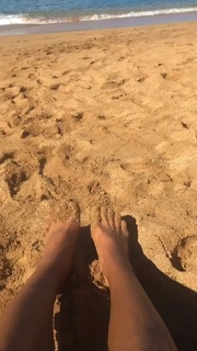 Ariel Tweto feet photo thumbnail