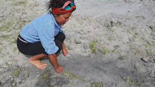 Ariel Tweto feet photo thumbnail