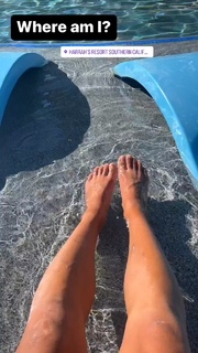 Ariel Tweto feet photo thumbnail