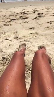 Ariel Tweto feet photo thumbnail