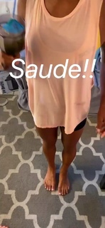 Ariel Tweto feet photo thumbnail