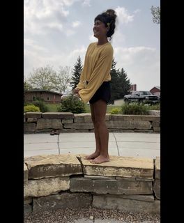 Ariel Tweto feet photo thumbnail