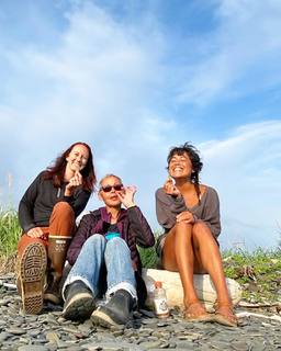 Ariel Tweto feet photo thumbnail