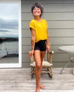 Ariel Tweto feet photo thumbnail
