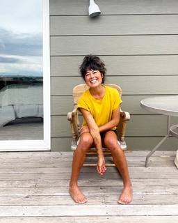 Ariel Tweto feet photo thumbnail