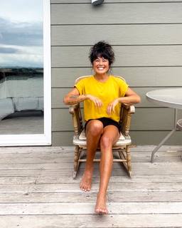 Ariel Tweto feet photo thumbnail