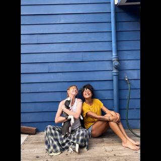 Ariel Tweto feet photo thumbnail