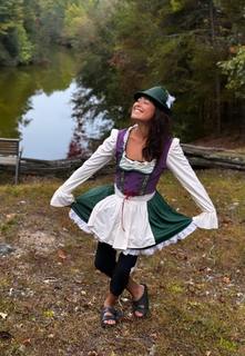 Ariel Tweto feet photo thumbnail