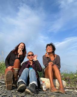 Ariel Tweto feet photo thumbnail