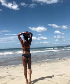 Ariel Tweto feet photo thumbnail