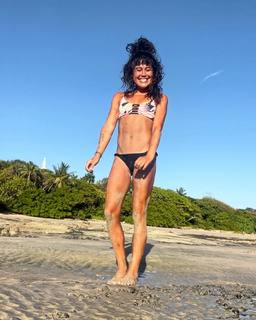 Ariel Tweto feet photo thumbnail