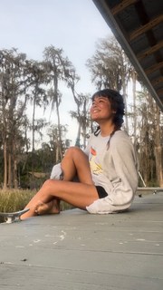 Ariel Tweto feet photo thumbnail