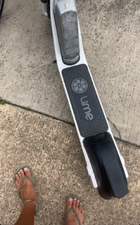 Ariel Tweto feet photo thumbnail