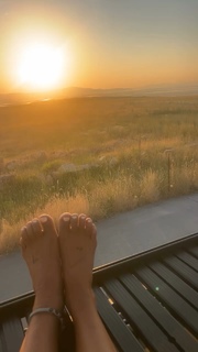Ariel Tweto feet photo thumbnail