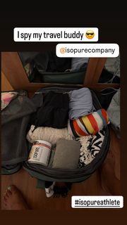 Ariel Tweto feet photo thumbnail