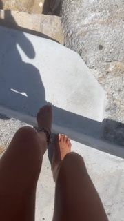Ariel Tweto feet photo thumbnail
