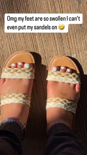 Ariel Tweto feet photo thumbnail
