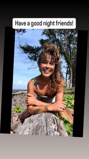 Ariel Tweto feet photo thumbnail
