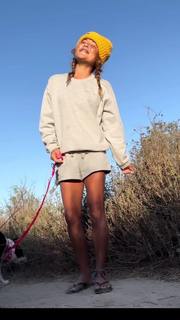 Ariel Tweto feet photo thumbnail