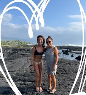 Ariel Tweto feet photo thumbnail