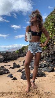 Ariel Tweto feet photo thumbnail