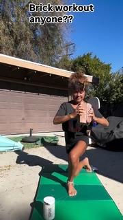 Ariel Tweto feet photo thumbnail
