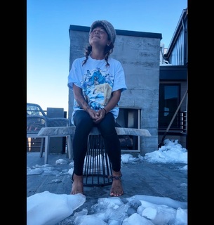 Ariel Tweto feet photo thumbnail