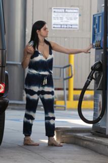 Ariel Winter feet photo thumbnail