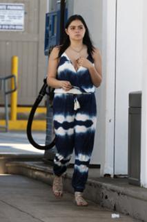 Ariel Winter feet photo thumbnail