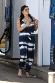 Ariel Winter feet photo thumbnail
