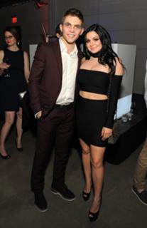 Ariel Winter feet photo thumbnail