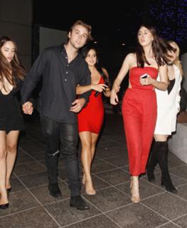 Ariel Winter feet photo thumbnail