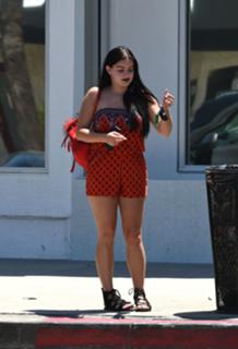 Ariel Winter feet photo thumbnail