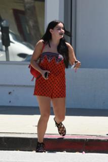 Ariel Winter feet photo thumbnail
