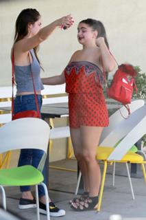 Ariel Winter feet photo thumbnail
