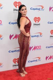 Ariel Winter feet photo thumbnail
