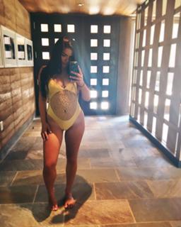 Ariel Winter feet photo thumbnail