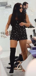 Ariel Winter feet photo thumbnail