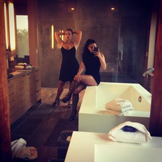 Ariel Winter feet photo thumbnail