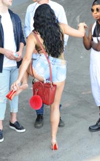 Ariel Winter feet photo thumbnail