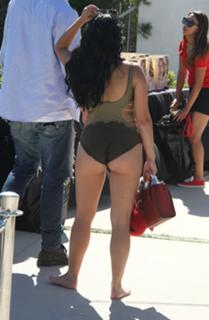 Ariel Winter feet photo thumbnail