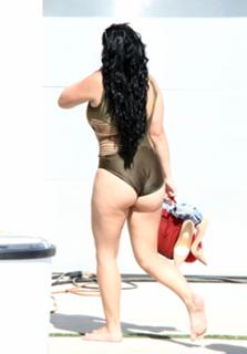 Ariel Winter feet photo thumbnail